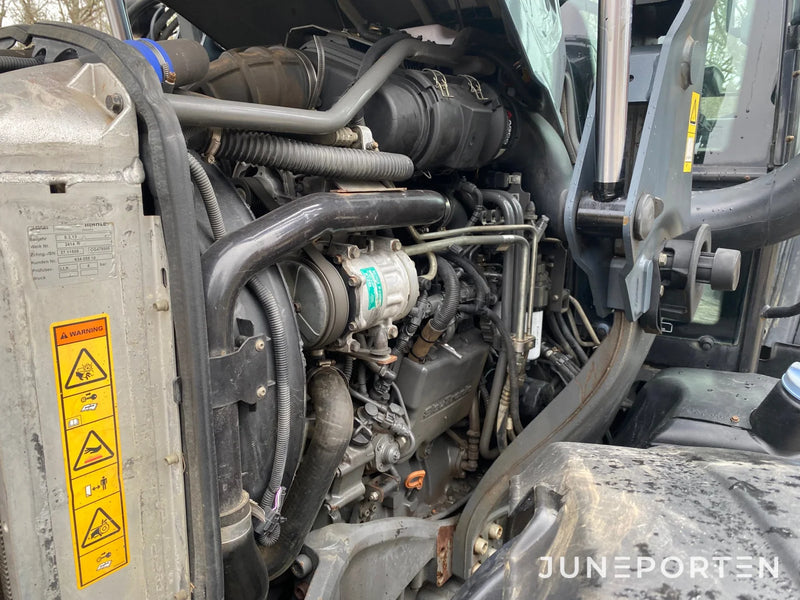 Valtra N113 med frontlastare och frontlyft