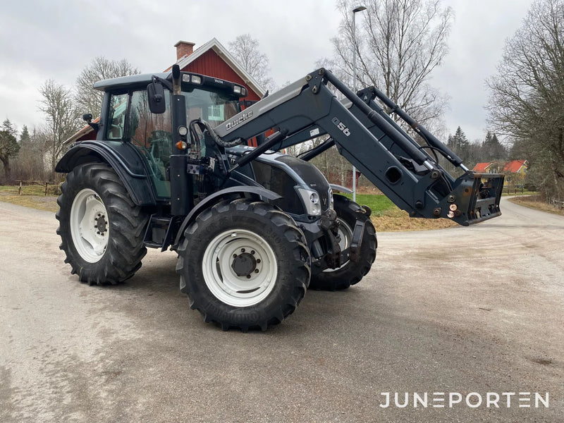 Valtra N113 med frontlastare och frontlyft
