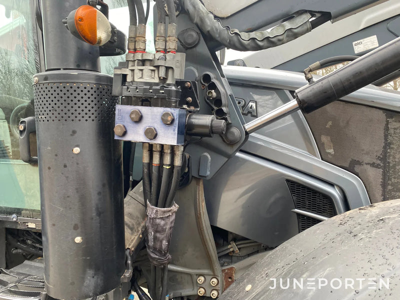 Valtra N113 med frontlastare och frontlyft