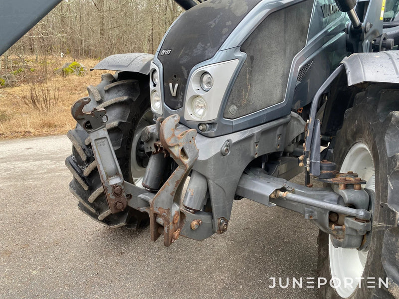 Valtra N113 med frontlastare och frontlyft