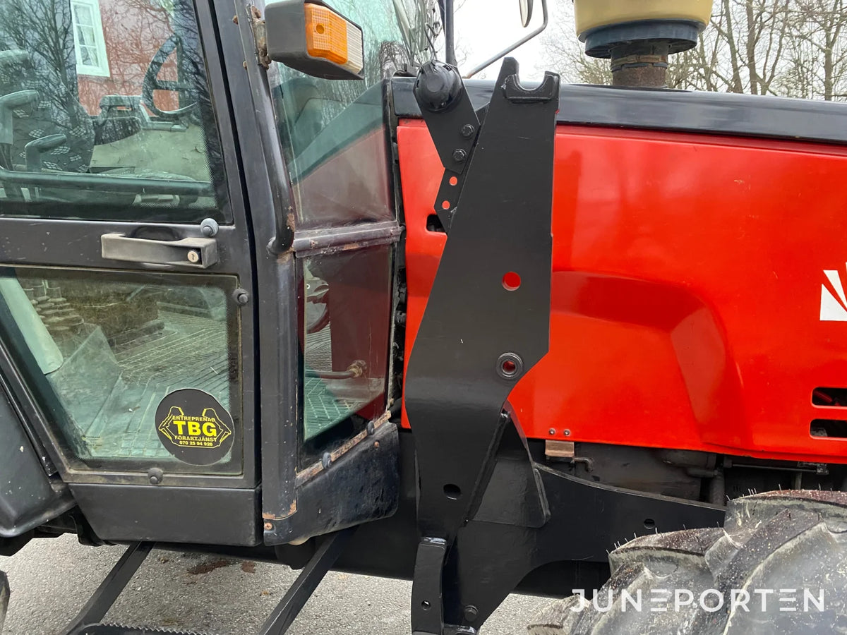 Valtra Valmet 6300 med fäste för frontlastare