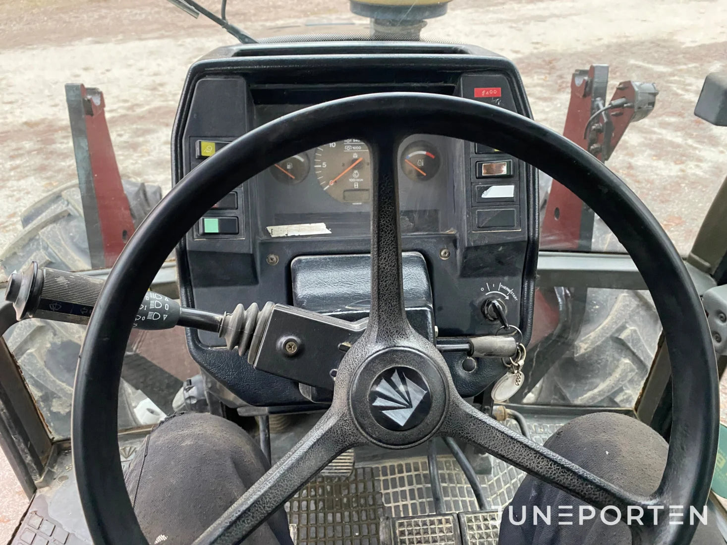 Valtra Valmet 6300 med fäste för frontlastare