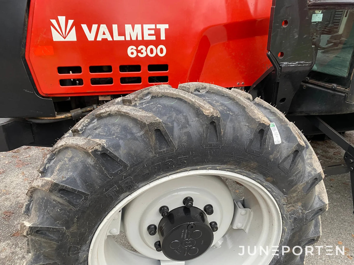 Valtra Valmet 6300 med fäste för frontlastare