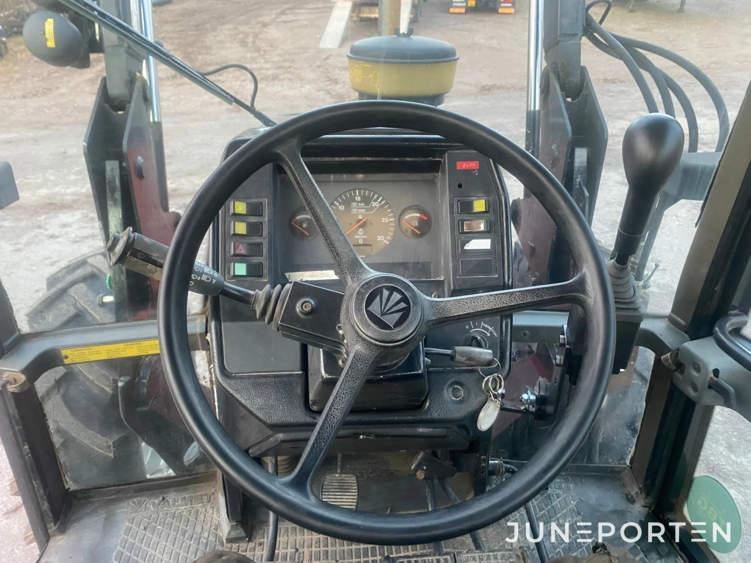 Valtra Valmet 6300 med lastare