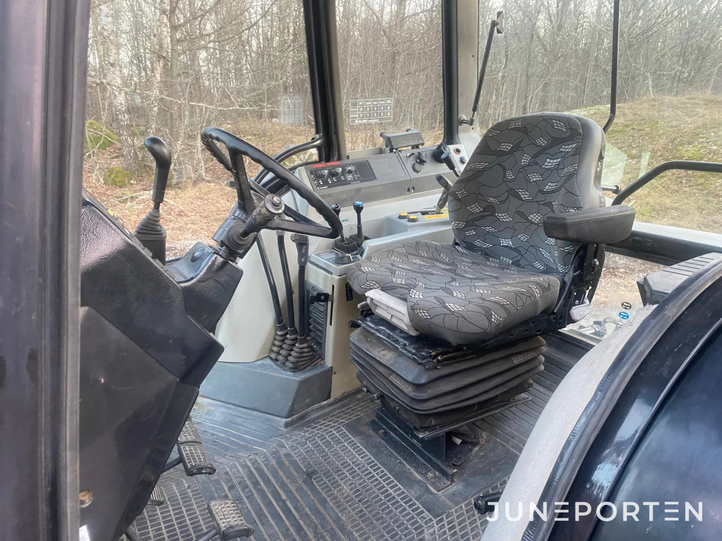 Valtra Valmet 6300 med lastare