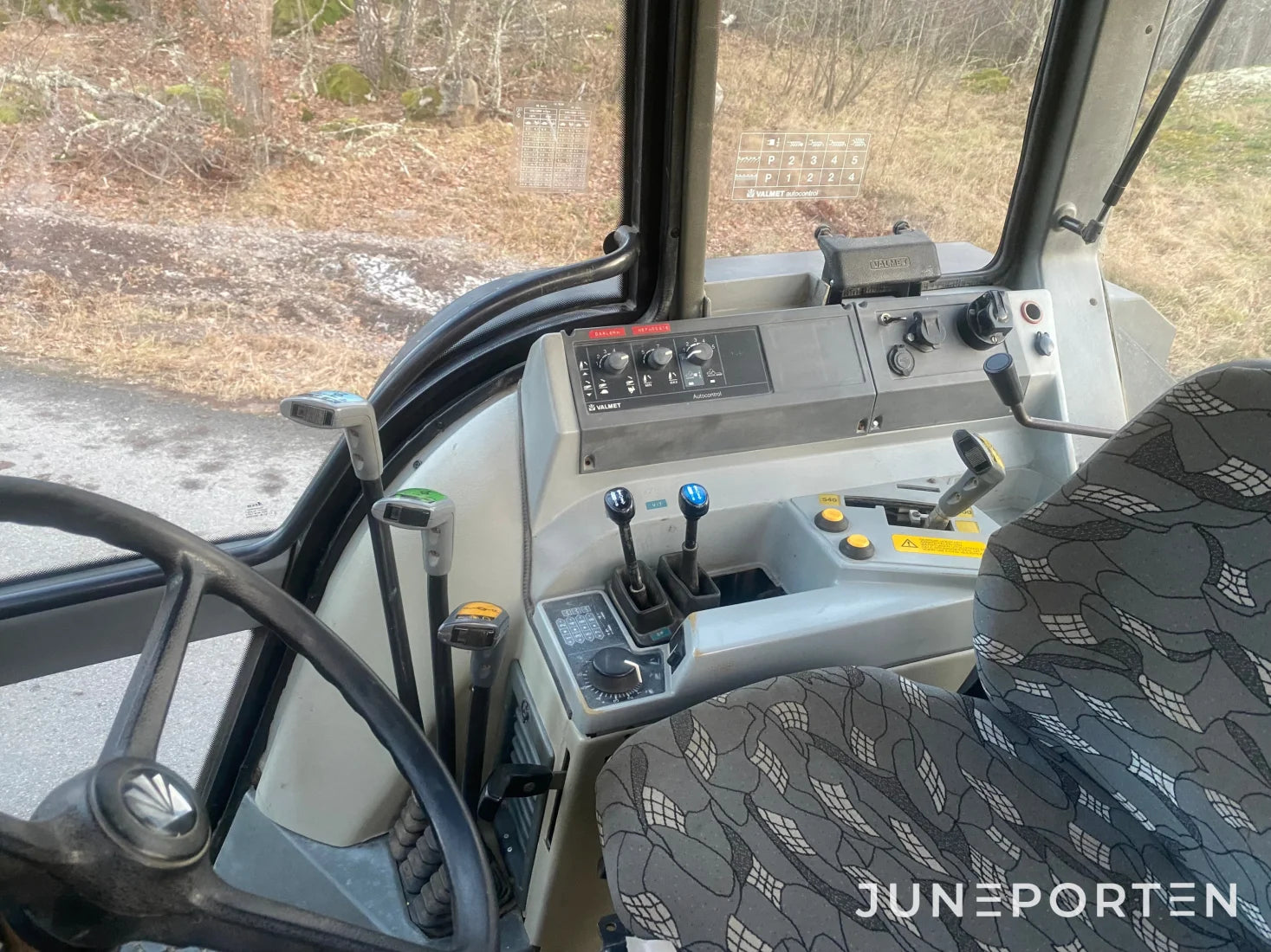 Valtra Valmet 6300 med lastare