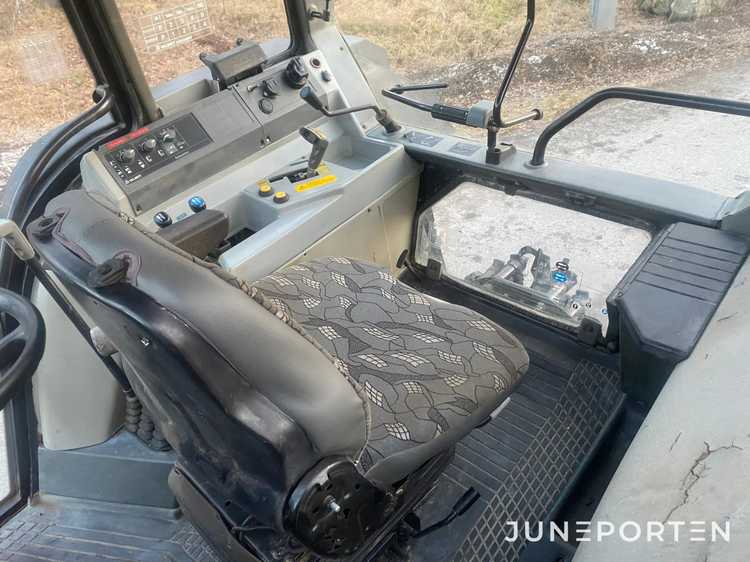 Valtra Valmet 6300 med lastare