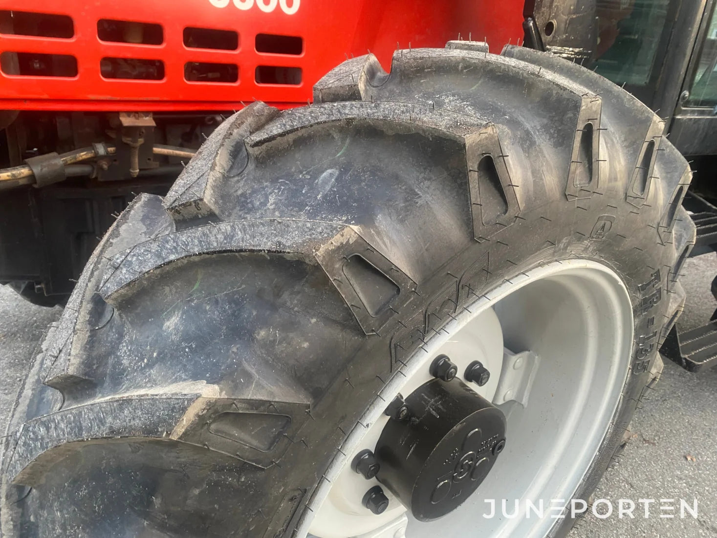 Valtra Valmet 6300 med lastare