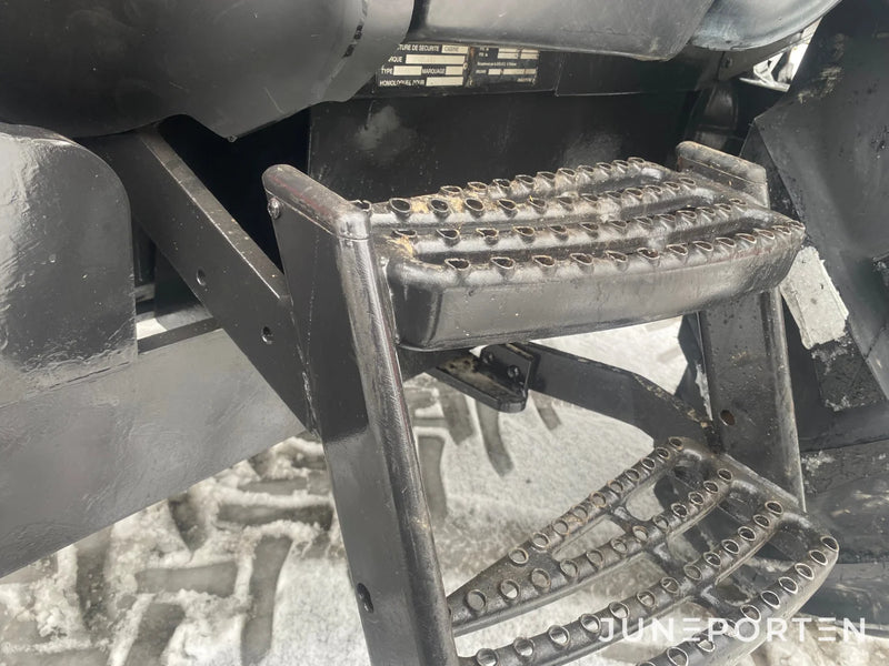 Valtra Valmet 6750 med lastarfäste