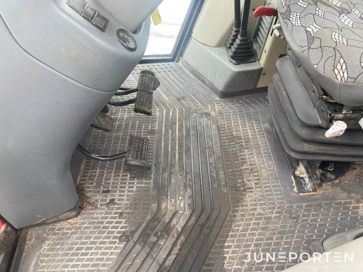 Valtra Valmet 6750 med lastarfäste