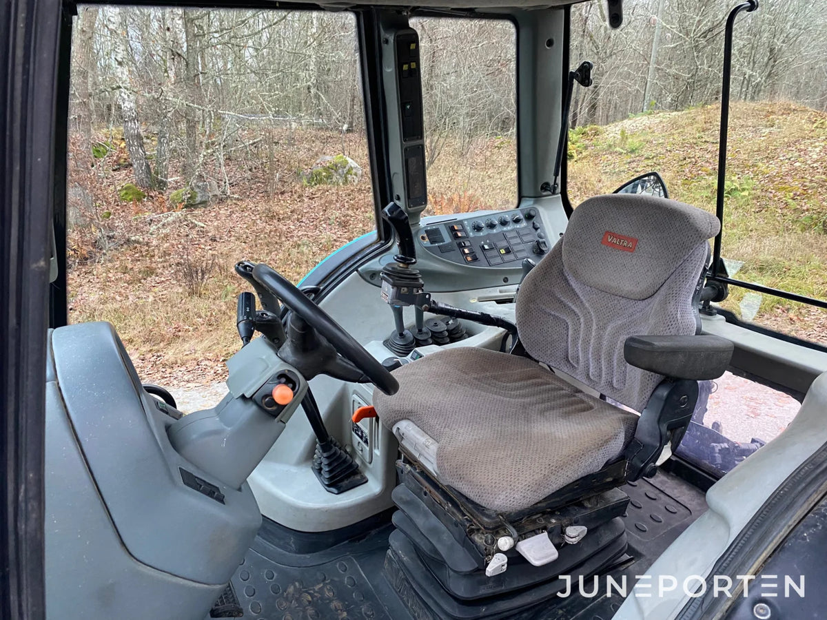 Valtra Valmet N91 med frontlastare