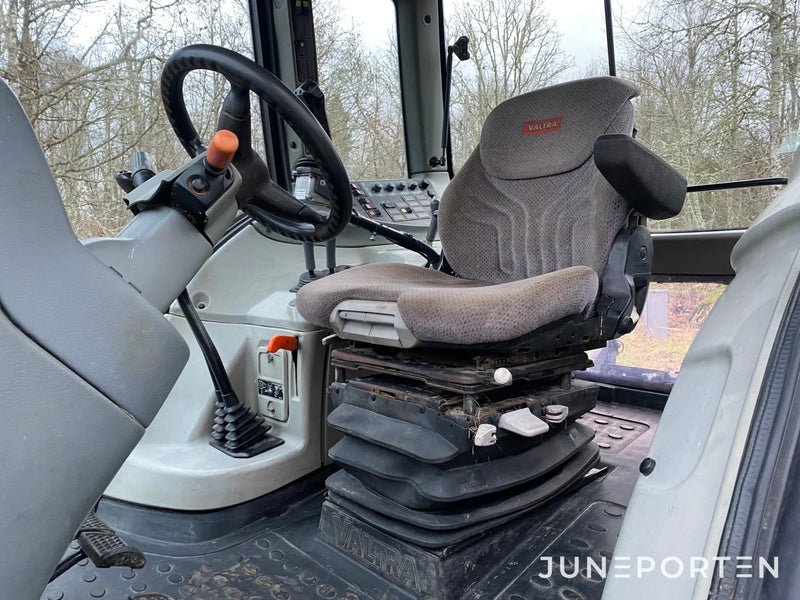 Valtra Valmet N91 med frontlastare