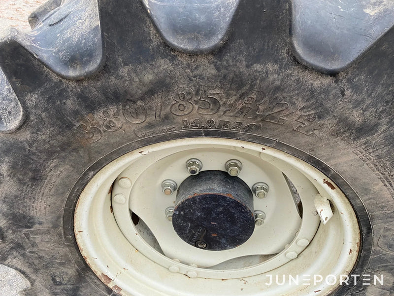 Valtra Valmet N91 med frontlastare