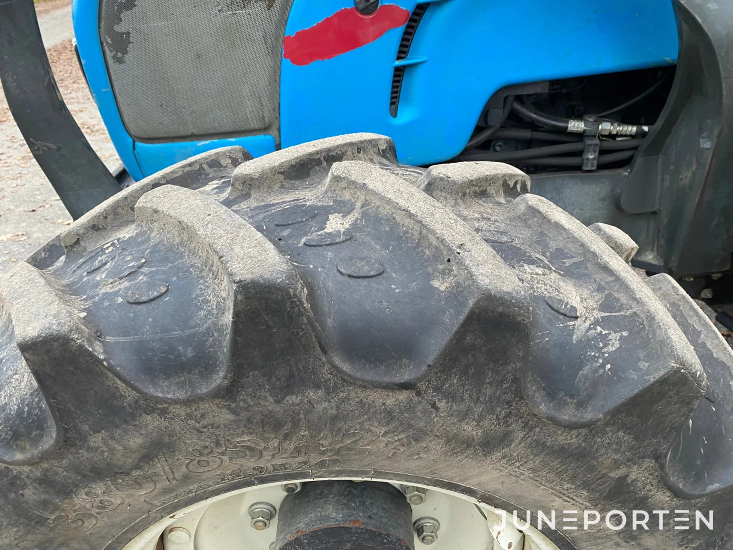 Valtra Valmet N91 med frontlastare