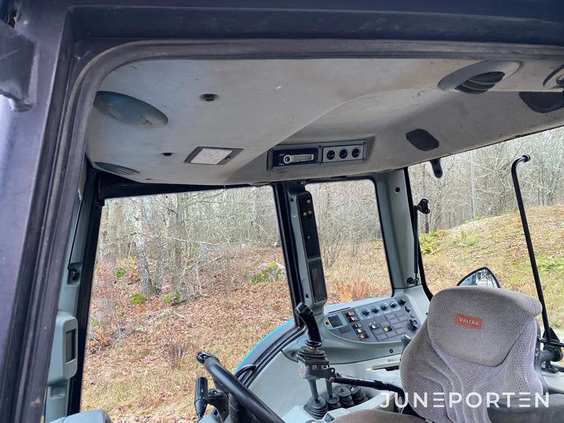 Valtra Valmet N91 med frontlastare