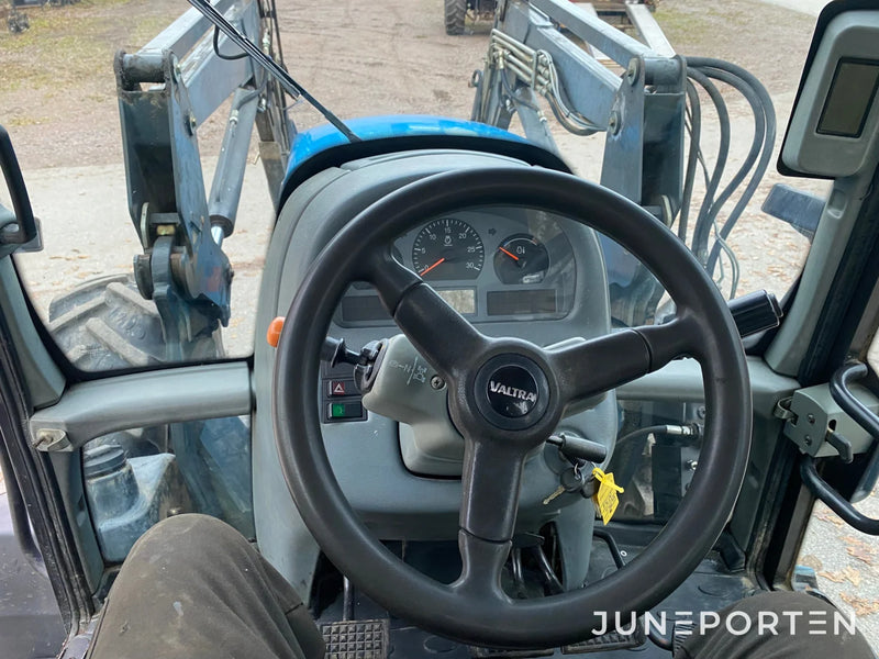 Valtra Valmet N91 med frontlastare