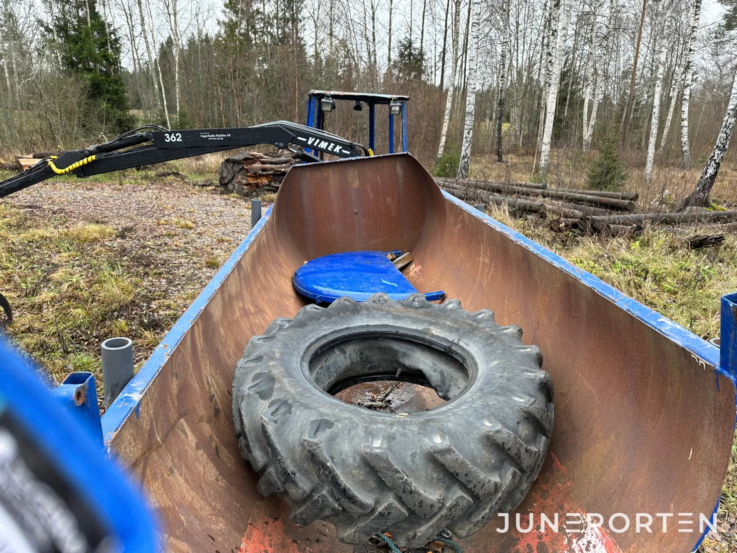 Skotare Vimek 606 med hydrauliskt tippflak