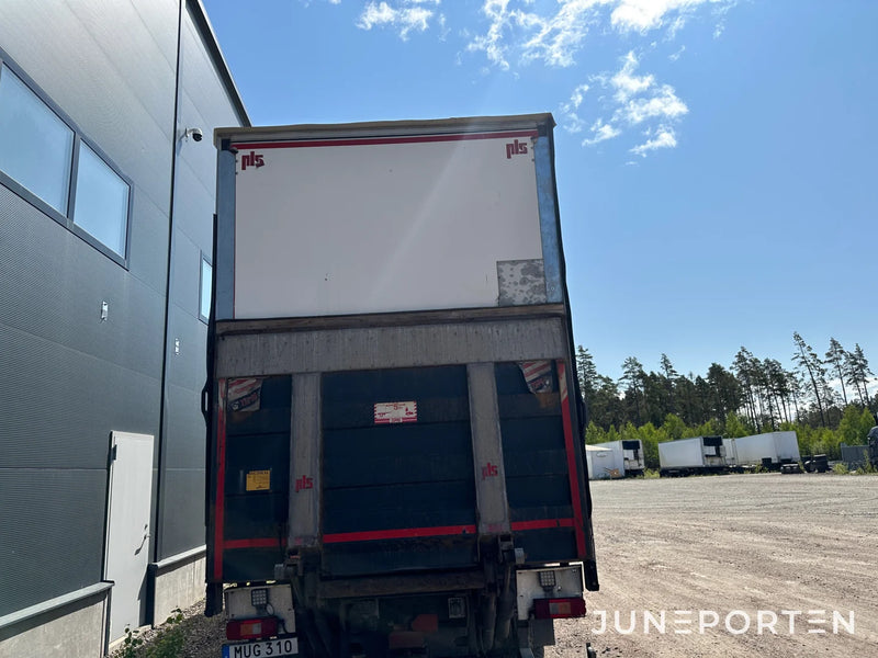 Volvo FH 16 med skåp