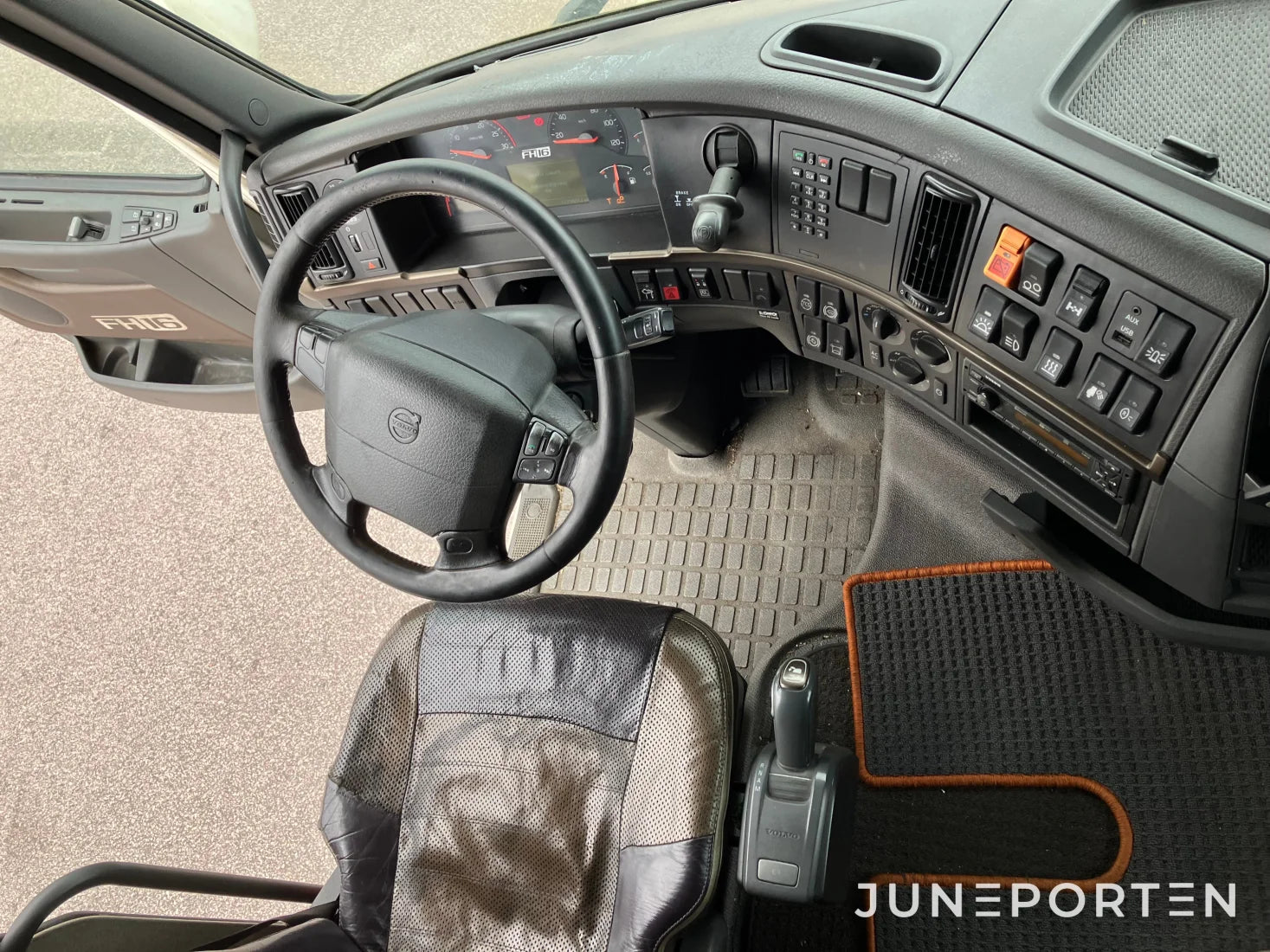 Volvo FH16 6X2 700