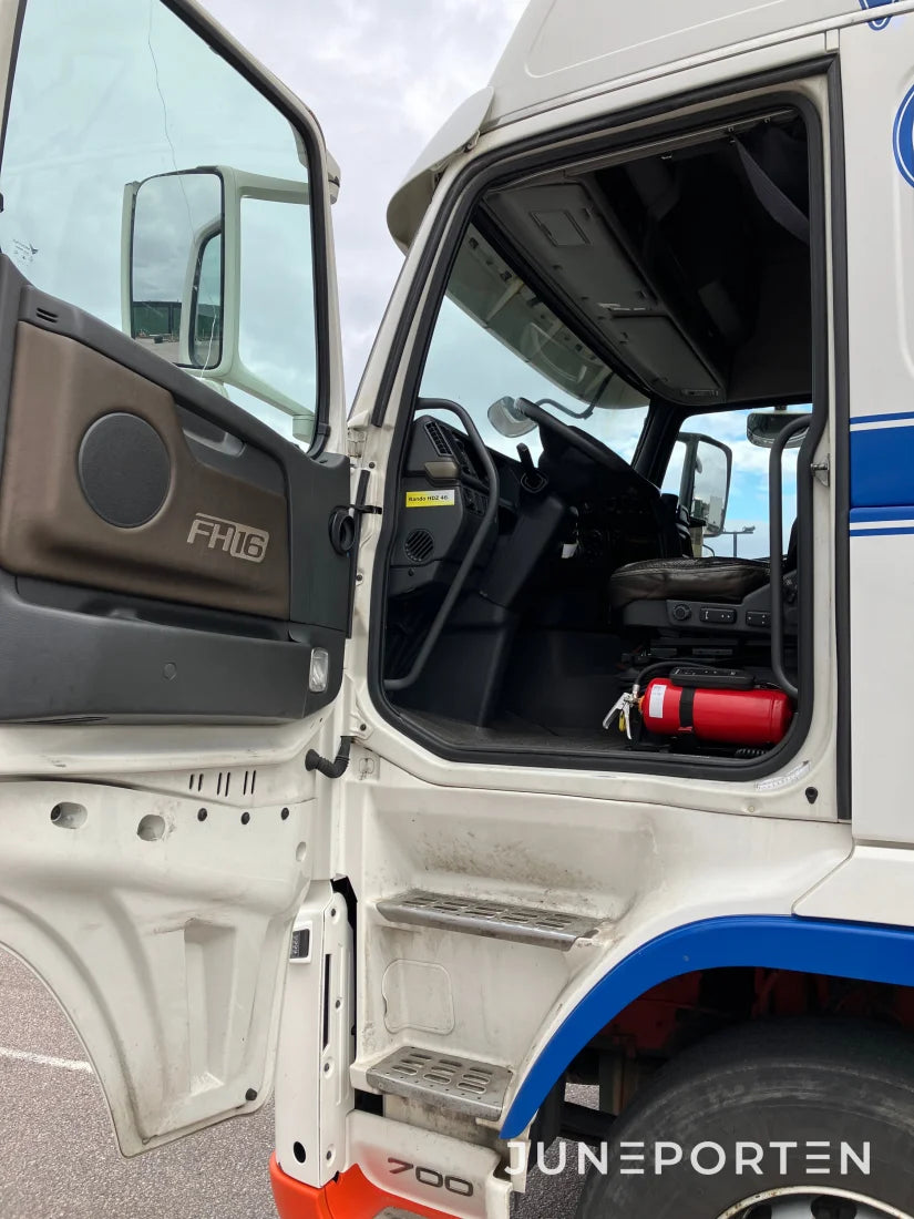 Volvo FH16 6X2 700