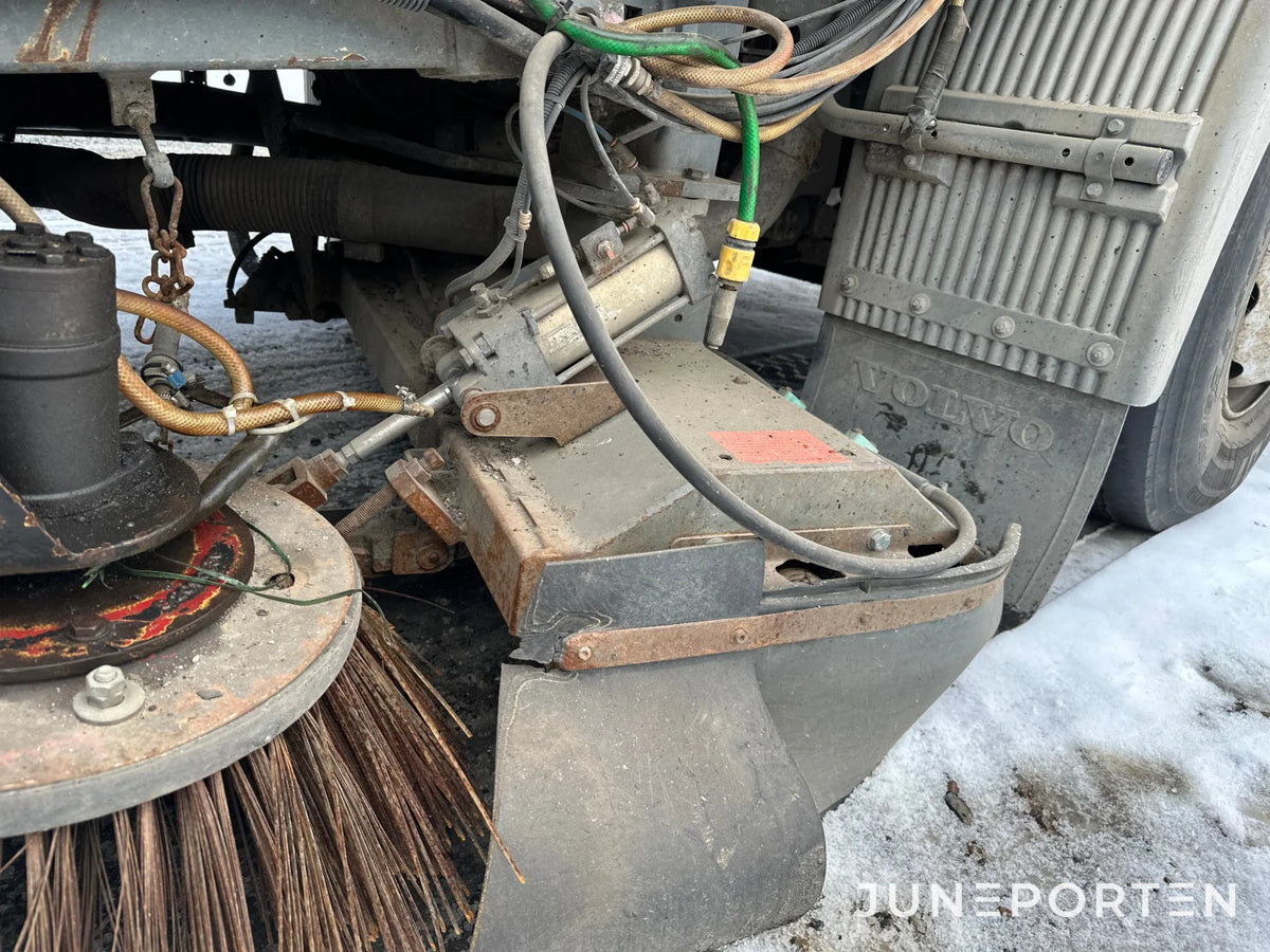 Gatusop och Uppsamlingsbil Volvo FL6/220