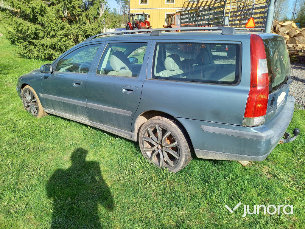 Volvo V70 2.4