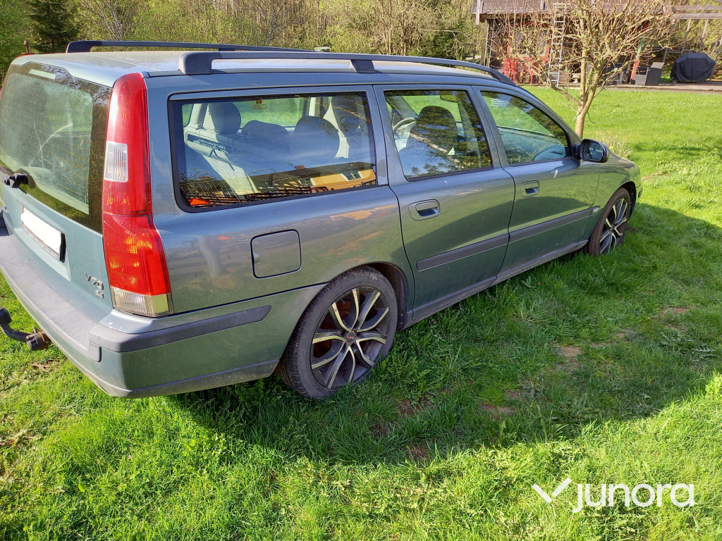 Volvo V70 2.4