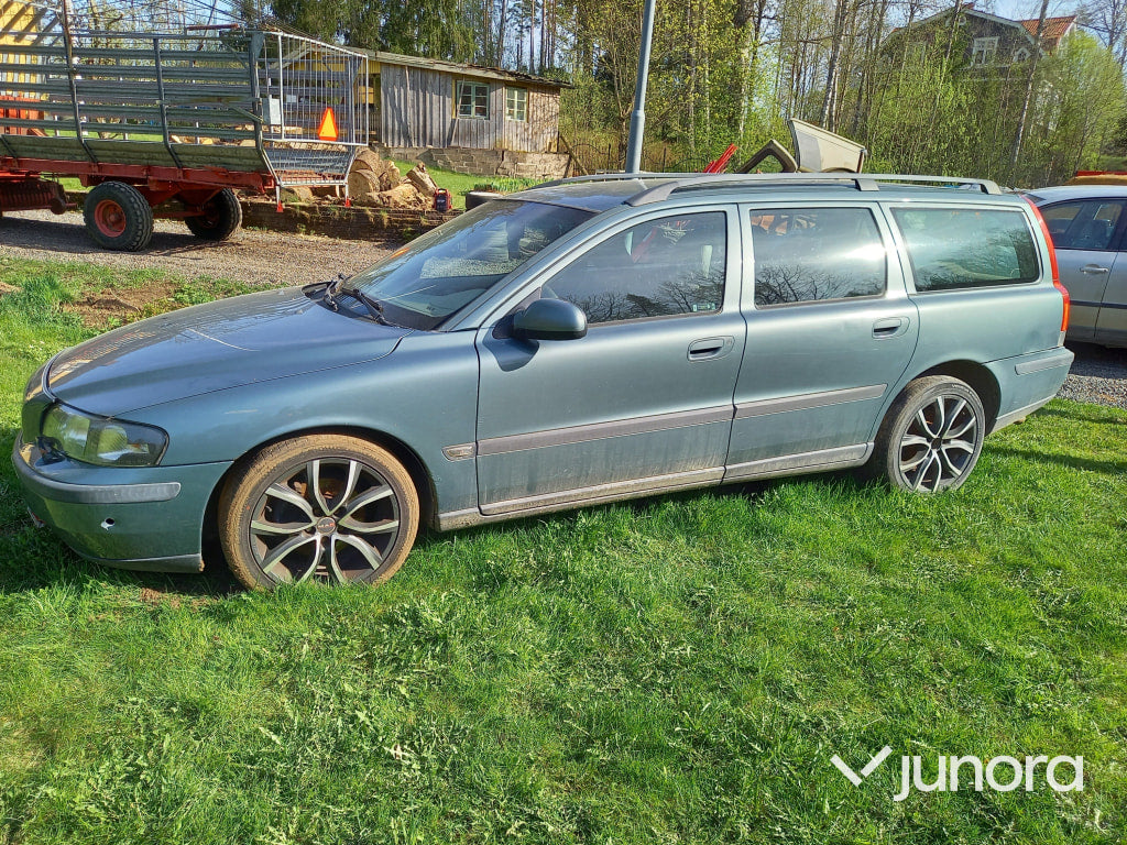 Volvo V70 2.4