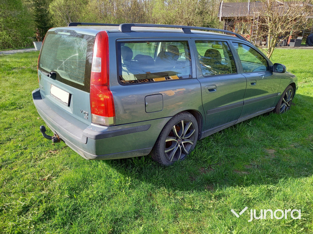 Volvo V70 2.4