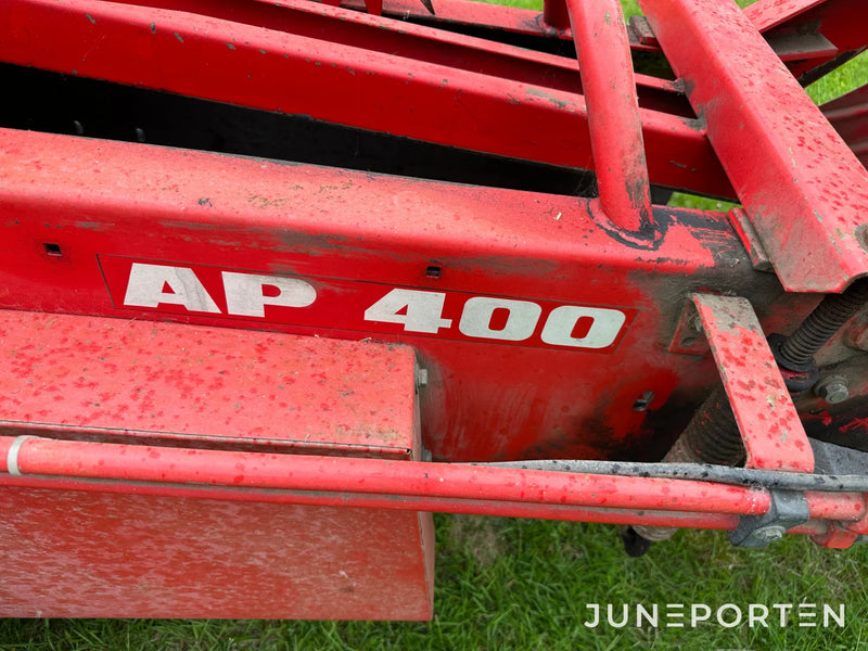 Småbalspress Welger AP 400 med kastare