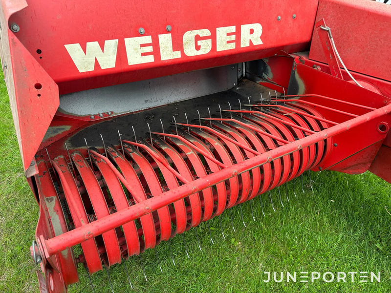Småbalspress Welger AP 400 med kastare