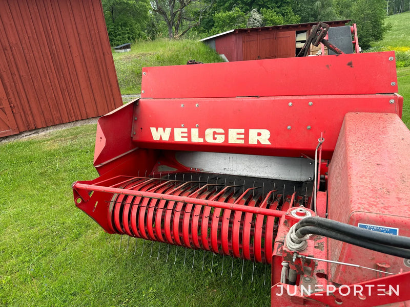 Småbalspress Welger AP 400 med kastare