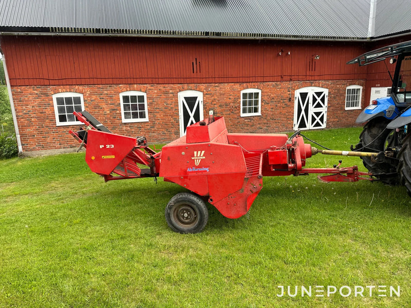 Småbalspress Welger AP 400 med kastare