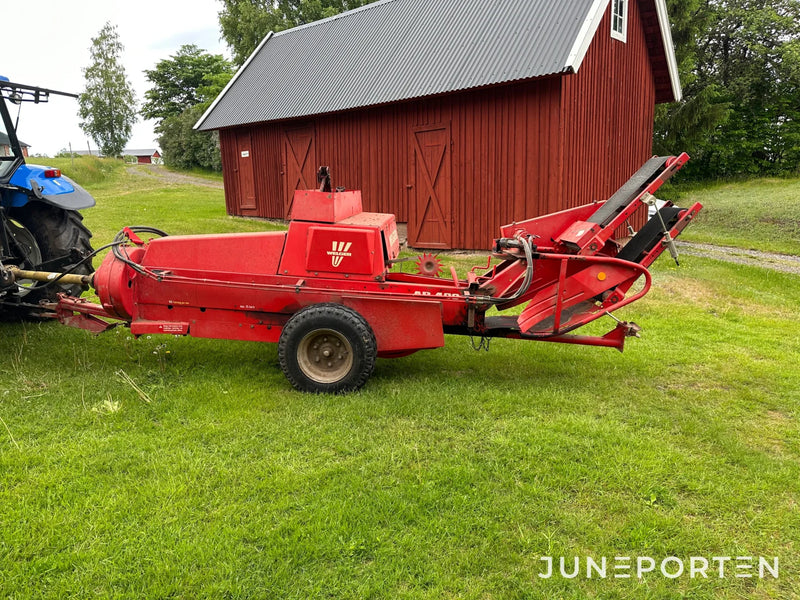 Småbalspress Welger AP 400 med kastare