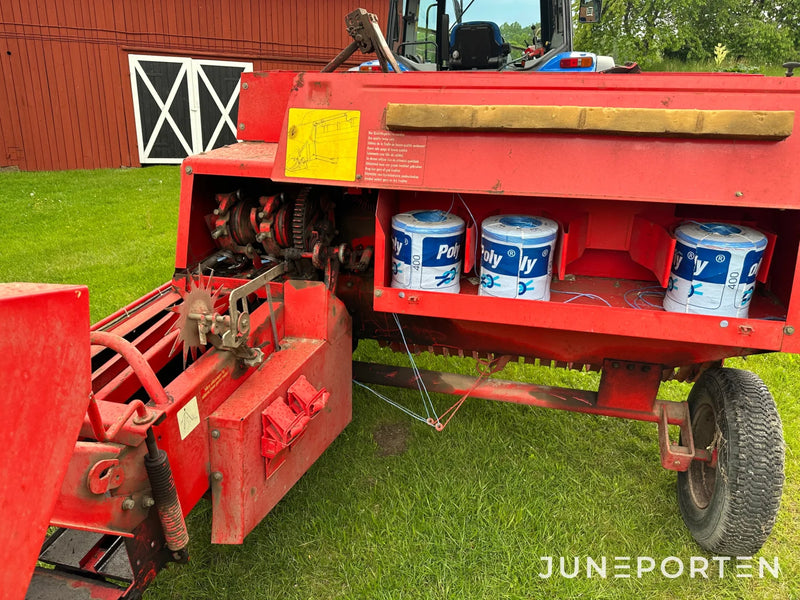 Småbalspress Welger AP 400 med kastare