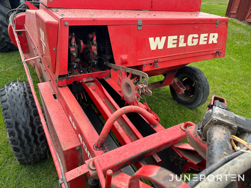 Småbalspress Welger AP 400 med kastare