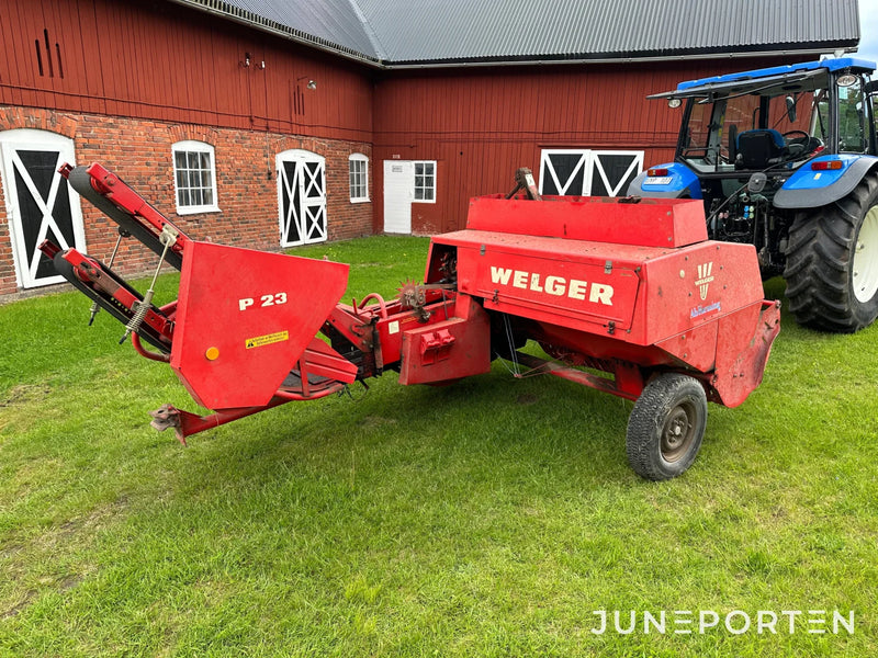 Småbalspress Welger AP 400 med kastare