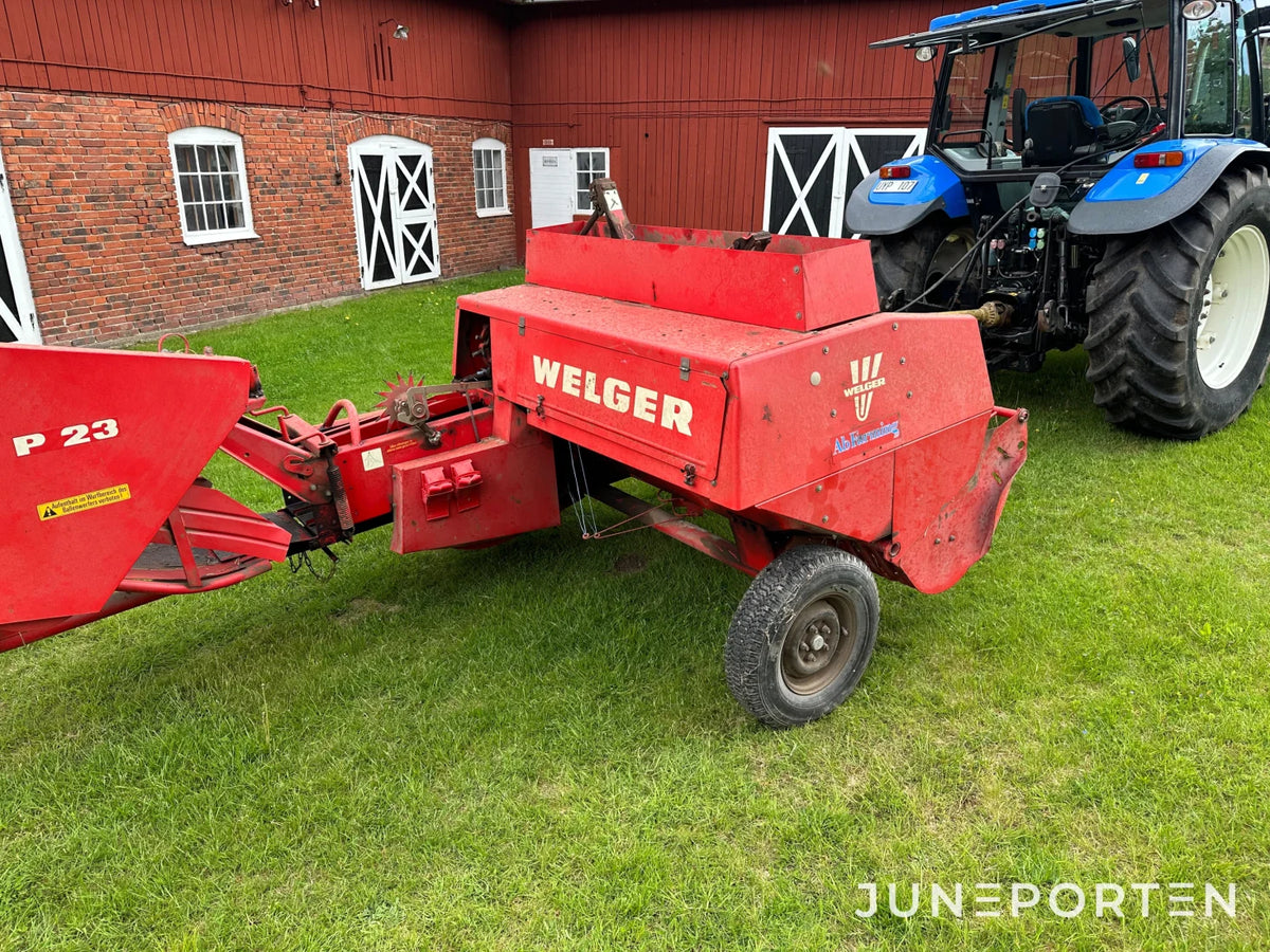 Småbalspress Welger AP 400 med kastare
