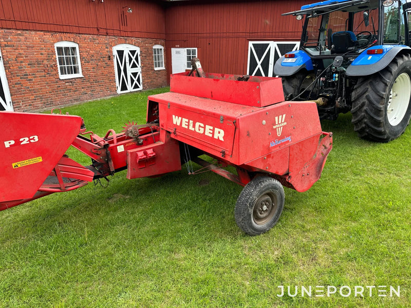 Småbalspress Welger AP 400 med kastare