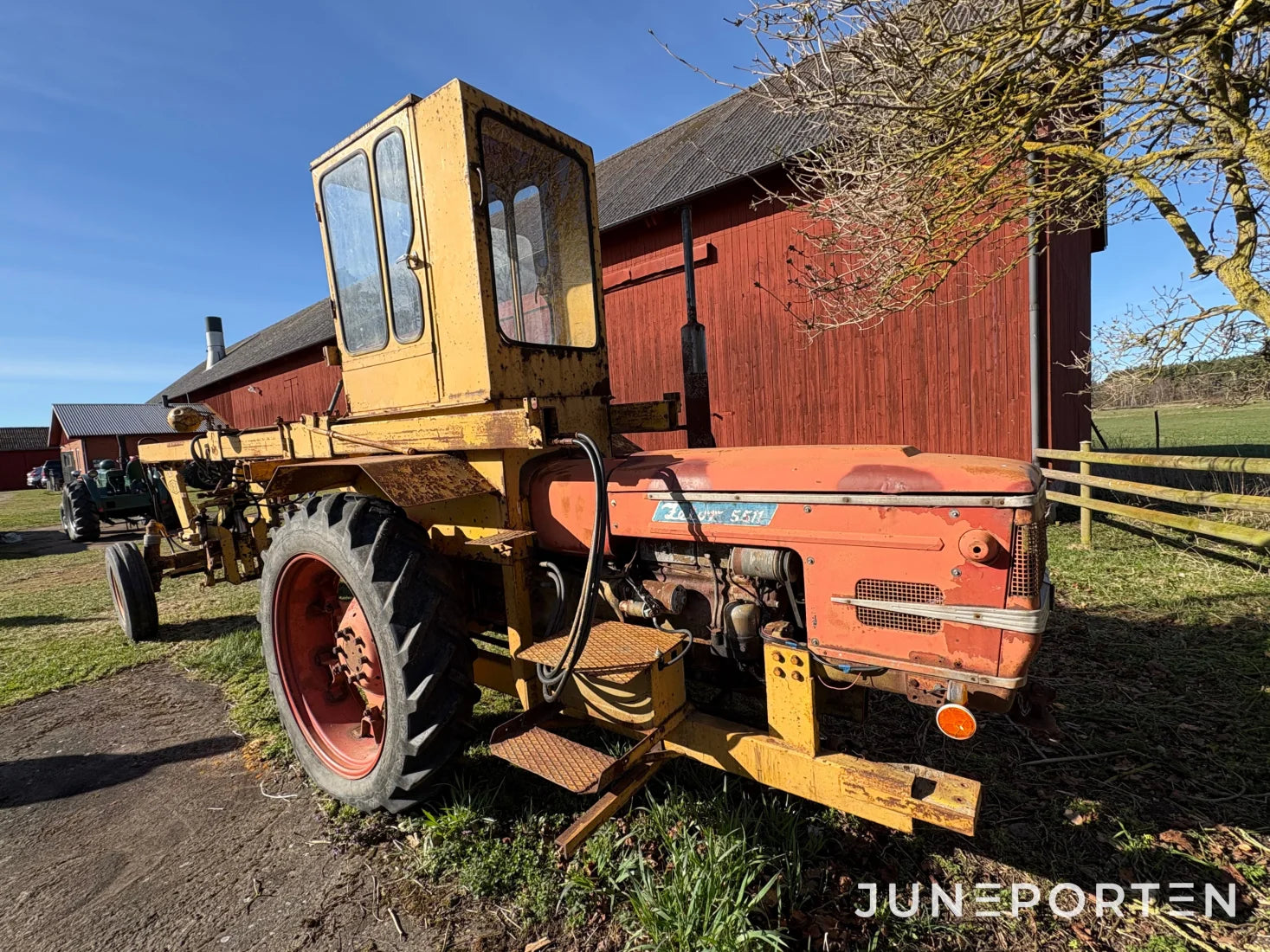 Maskinbäraren Zetor 5511