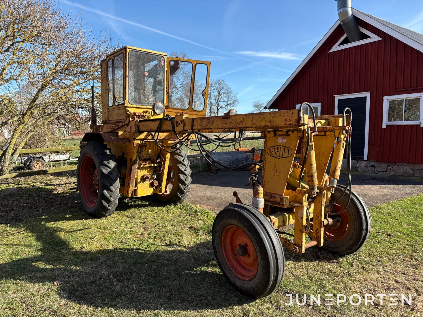 Maskinbäraren Zetor 5511