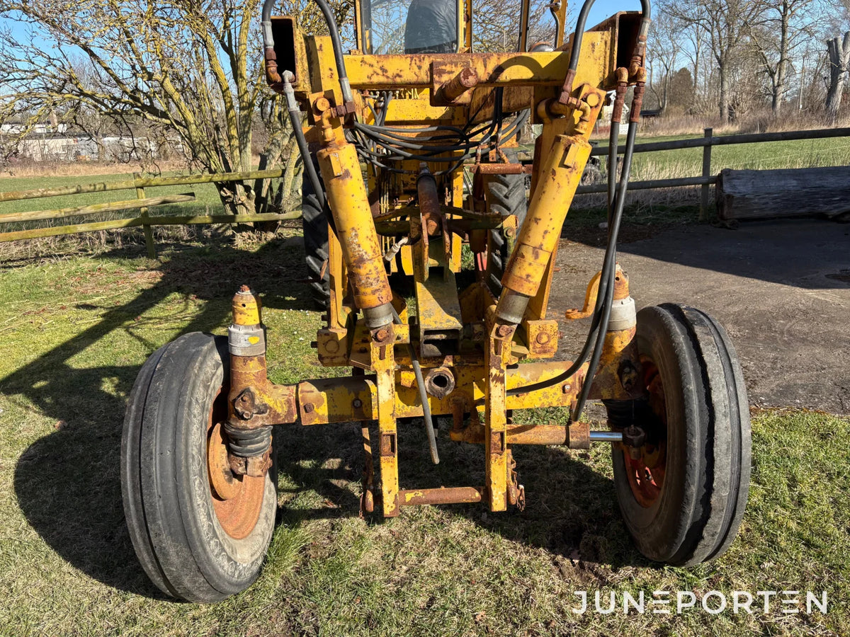 Maskinbäraren Zetor 5511