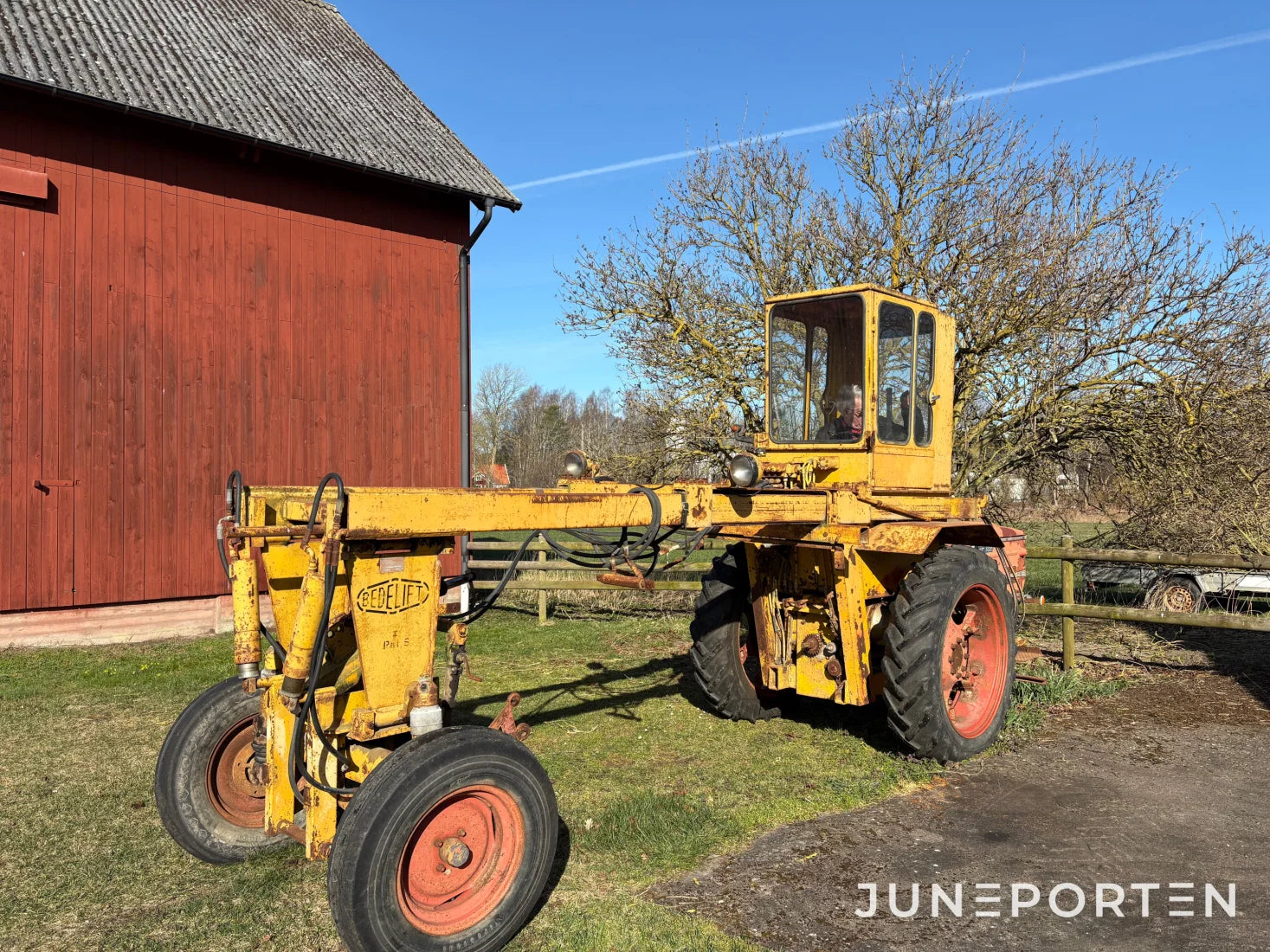 Maskinbäraren Zetor 5511