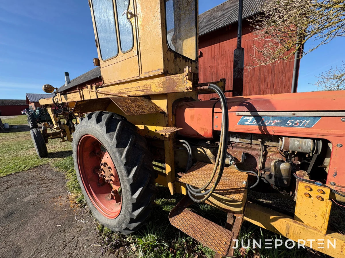 Maskinbäraren Zetor 5511