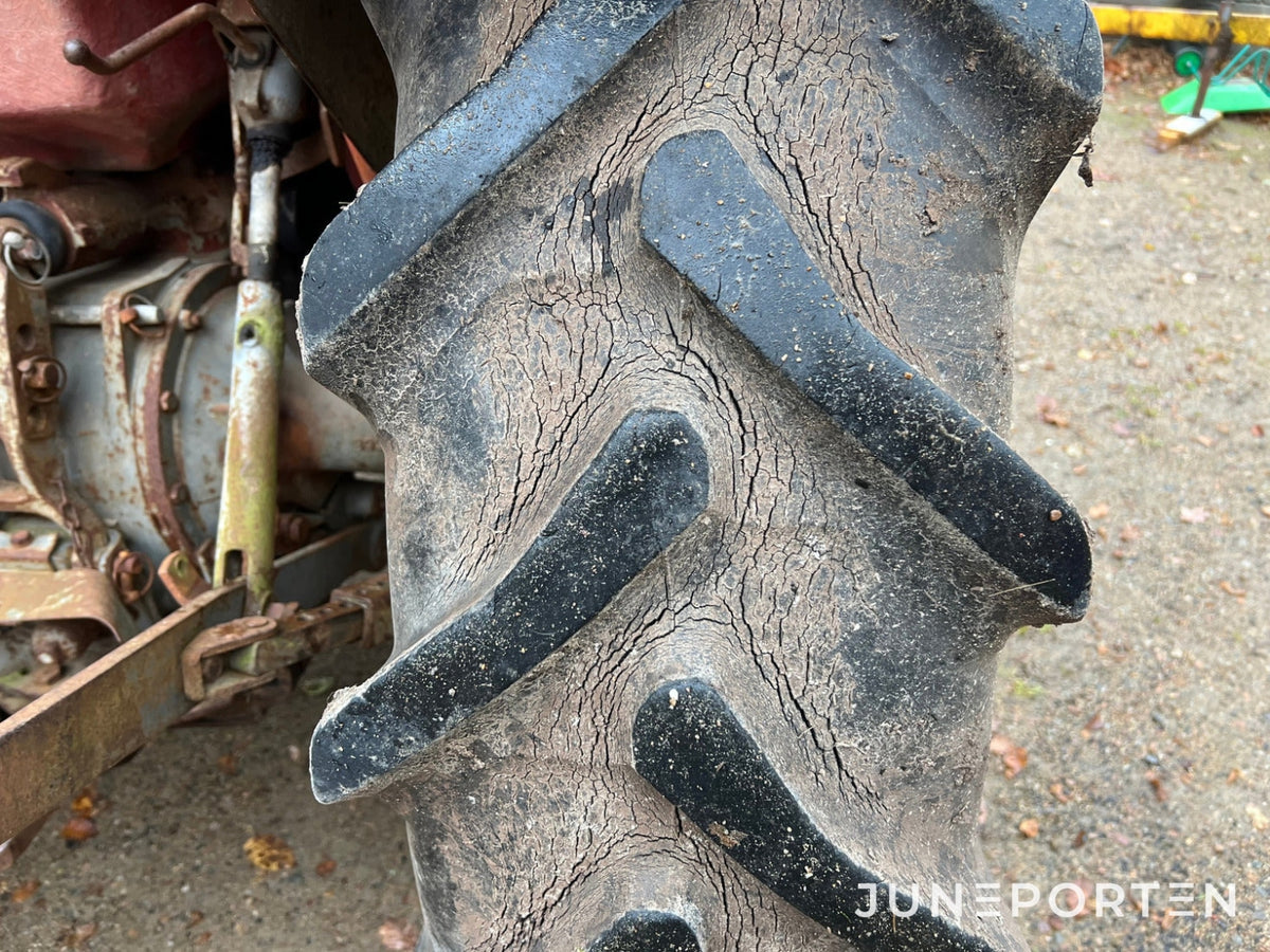 Massey Ferguson 175 S med lastare