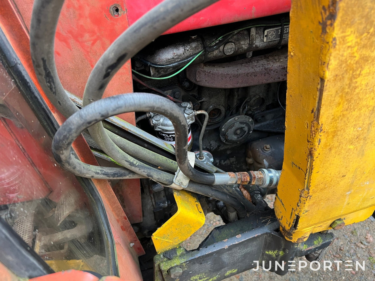 Massey Ferguson 175 S med lastare