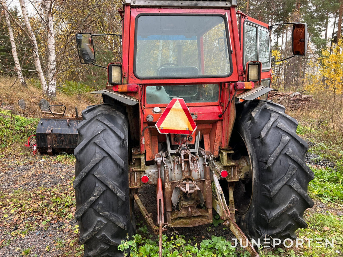 Massey Ferguson 575