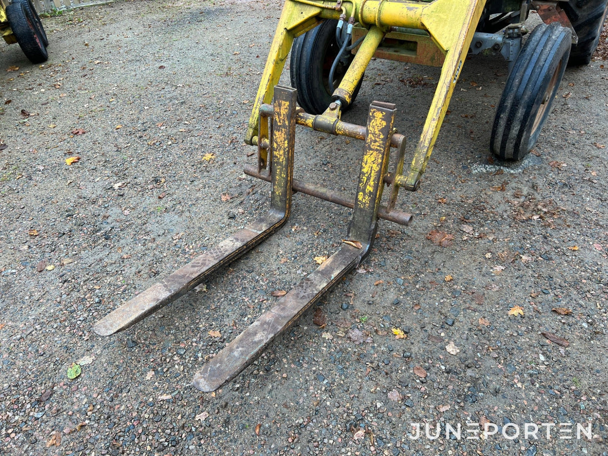 Massey Ferguson 175 S med lastare