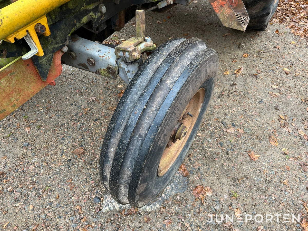 Massey Ferguson 175 S med lastare