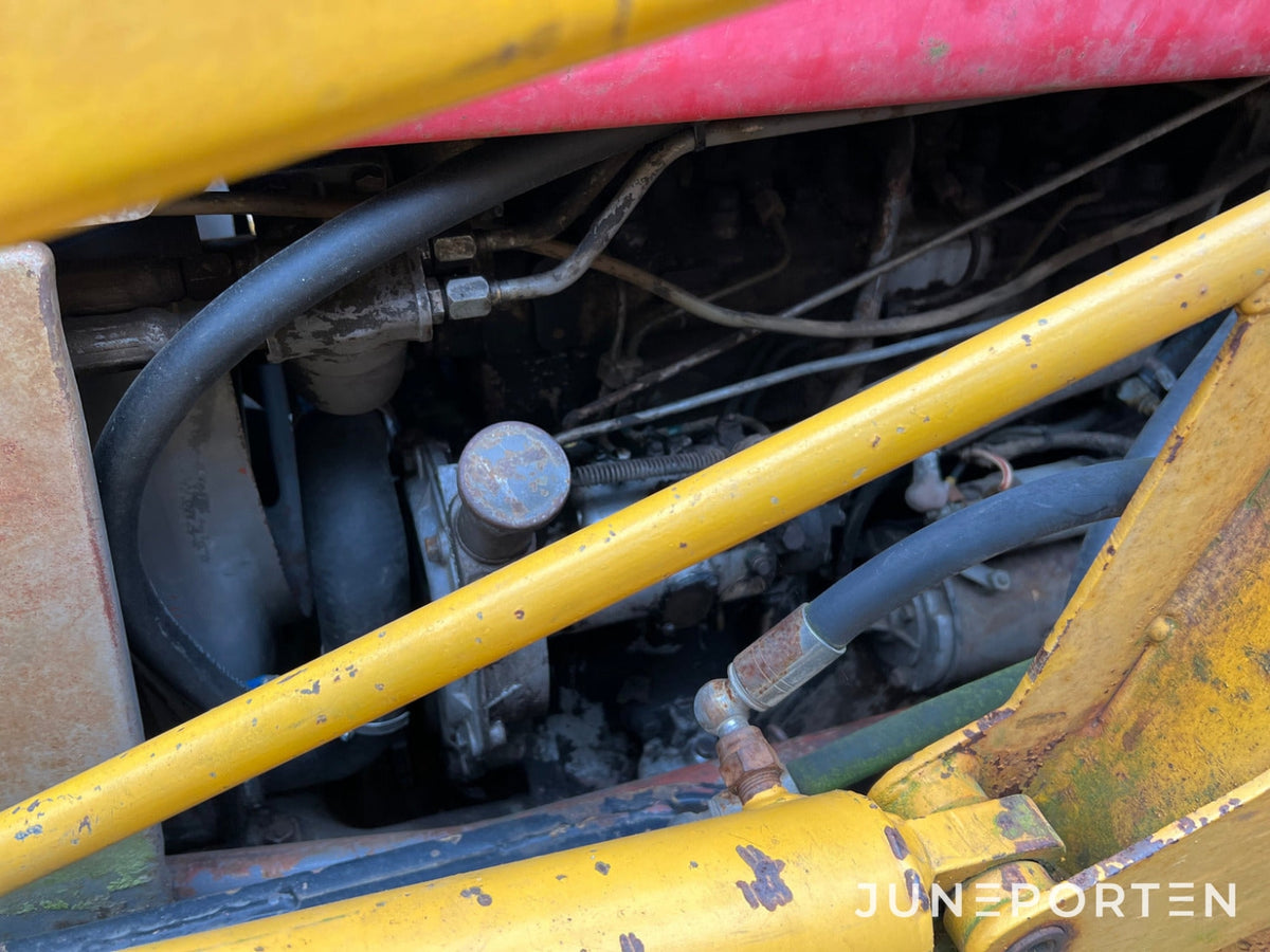 Massey Ferguson 175 S med lastare